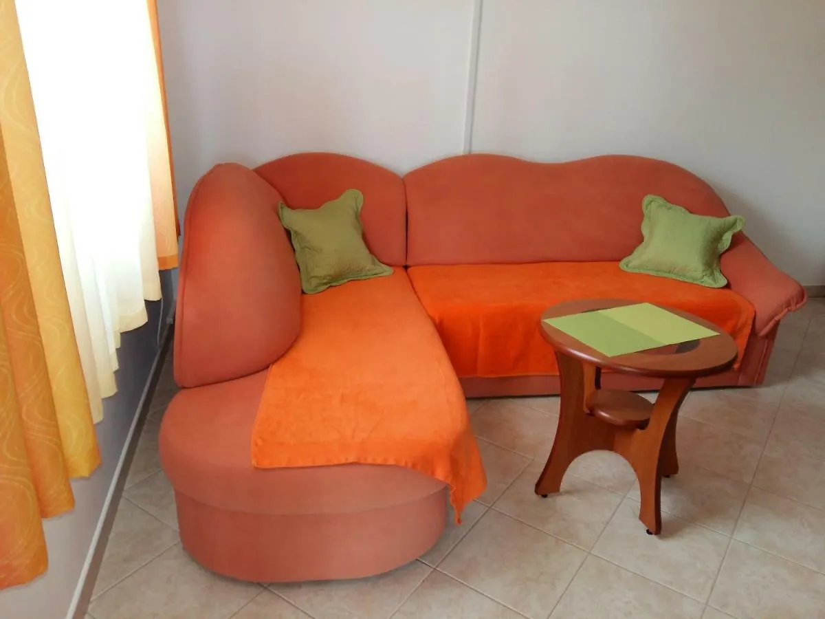 Apartment Anna Fazana 0*,